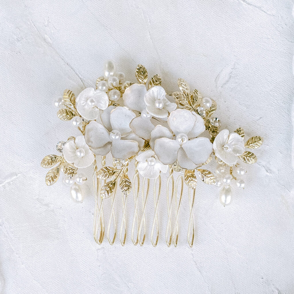 The White Collection gold bridal hair comb with pearls